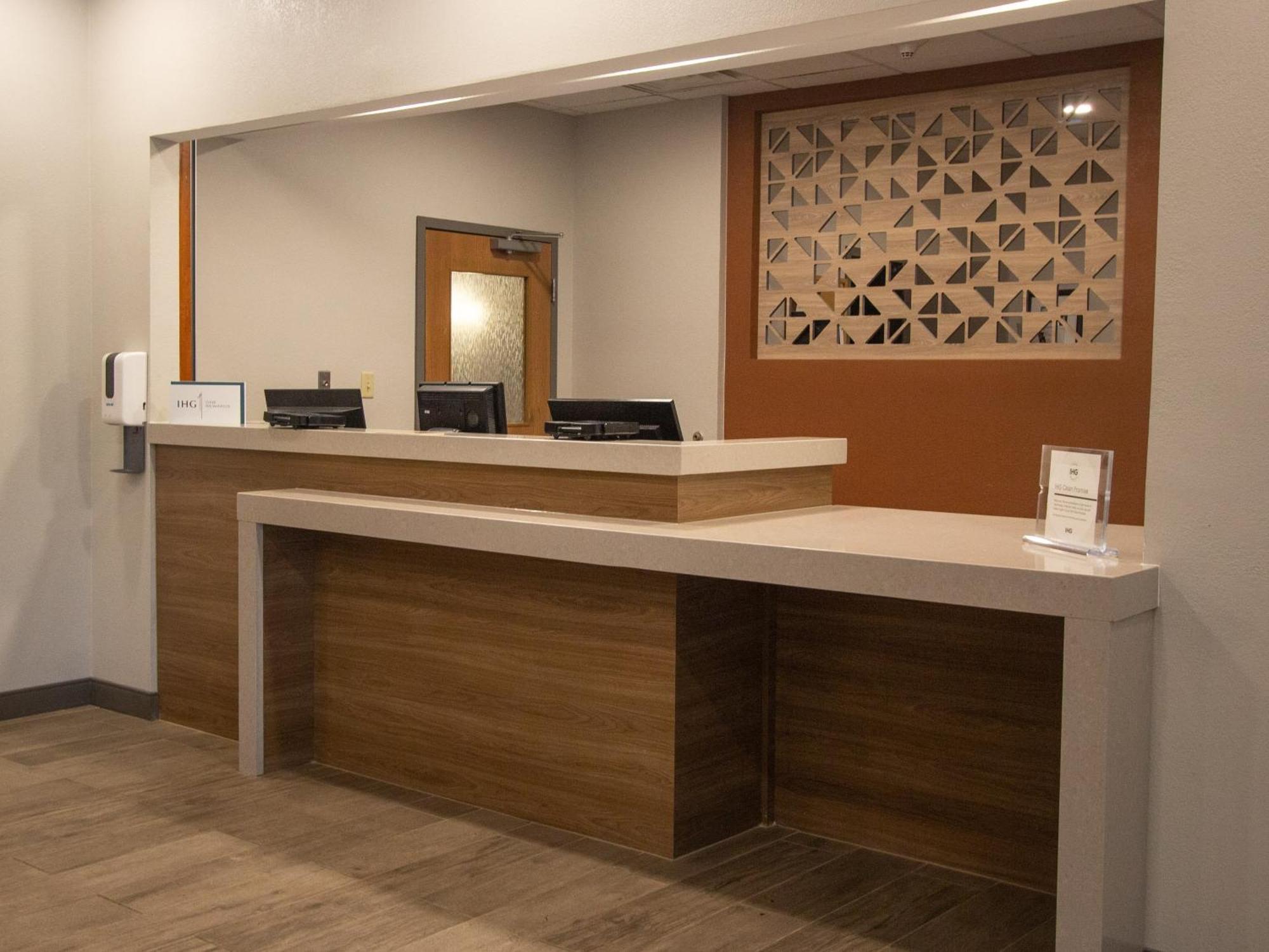 Candlewood Louisville North By Ihg Hotel