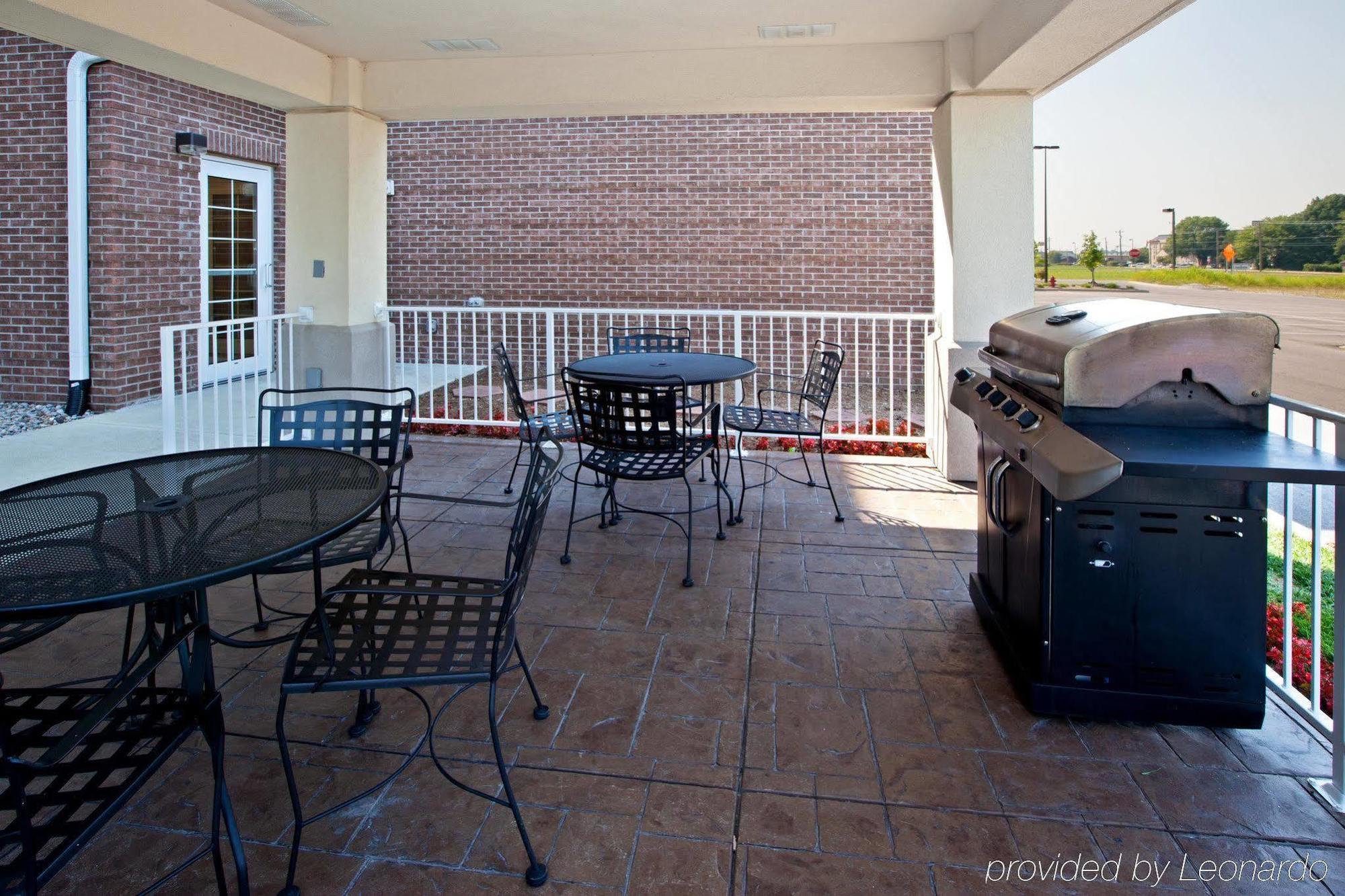 Candlewood Louisville North By Ihg 2*
