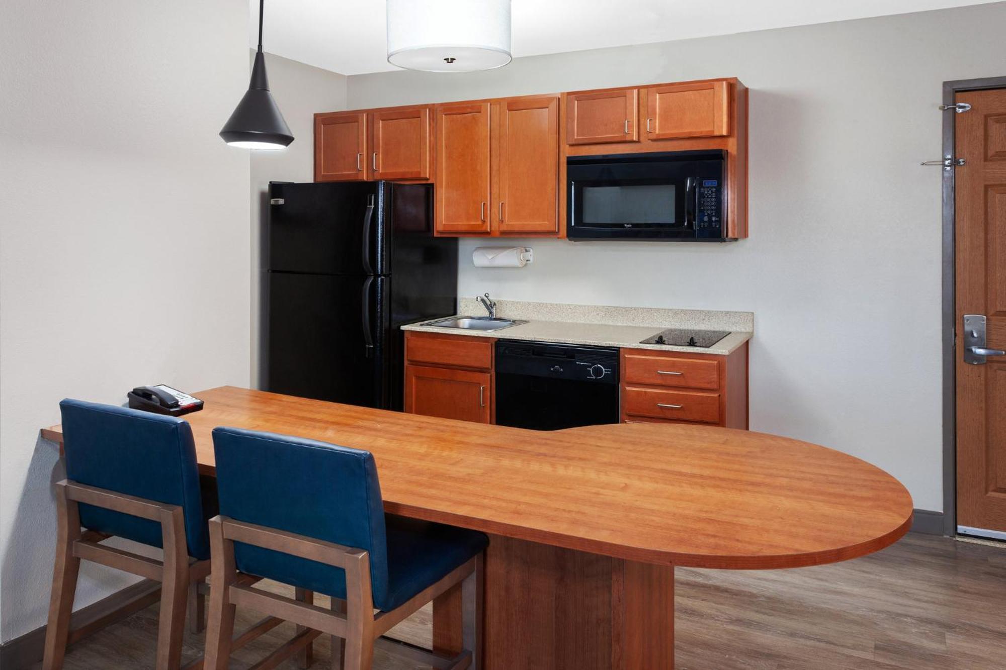 Candlewood Louisville North By Ihg 2*